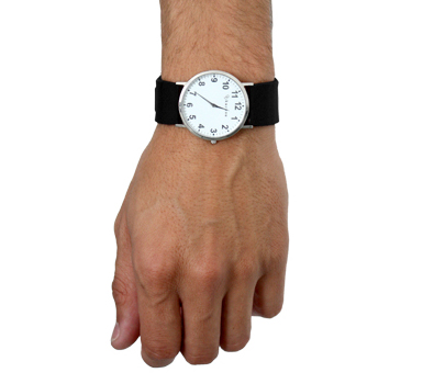 Reloj GPS caballero con correa negra y esfera blanca